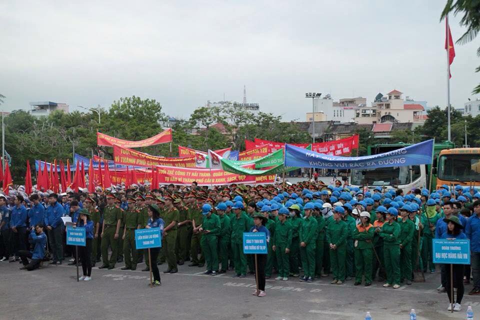 Đoàn viên thanh niên trường ĐH Hàng hải Việt Nam tham gia chương trình Ngày chủ nhật xanh - ảnh 3