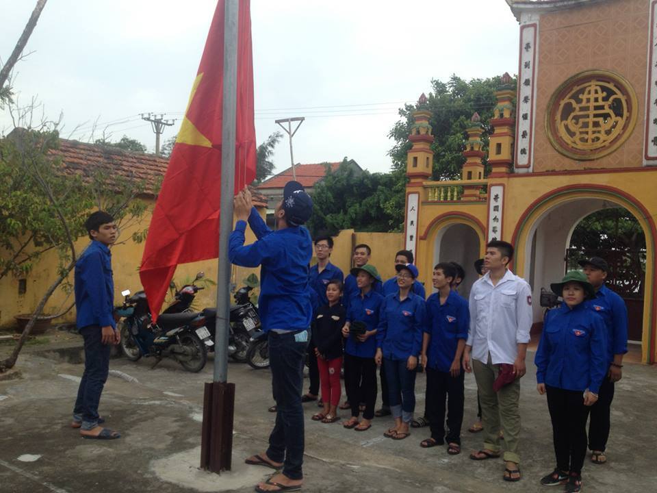 Sinh viên ĐH Hàng hải VN tham gia tình nguyện tại xã Việt Hải, Huyện Cát Hải - ảnh 3